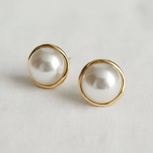 Load image into Gallery viewer, Pearl Stud Earrings