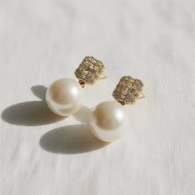 Load image into Gallery viewer, Chic Vintage Pearl Drop Earrings