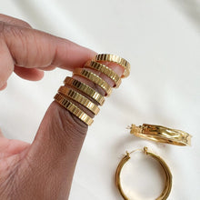 Load image into Gallery viewer, The Ribbed Ring