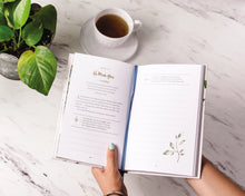 Load image into Gallery viewer, The Weekly Gratitude Project: A Challenge to Journal, Reflect, and Grow a Grateful Heart