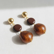 Load image into Gallery viewer, Retro Caramel Tone Stud Earrings