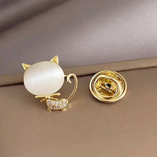 Load image into Gallery viewer, Chic Rhinestone Floral & Animal Shaped Gold Brooch