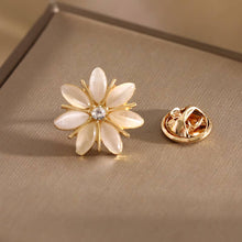 Load image into Gallery viewer, Chic Rhinestone Floral & Animal Shaped Gold Brooch