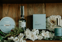 Load image into Gallery viewer, Wild Flowers & Oceans Solid Brass 14oz Soy Candle