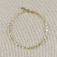 Load image into Gallery viewer, 18k Gold Filled Diamond Cut Paperclip & Pearls Bracelet