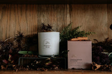 Load image into Gallery viewer, Sandalwood &amp; Cloves Gold Lid Candle w/Boutique Box
