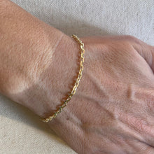 Load image into Gallery viewer, 18k Gold Filled Diamond Cut Anchor Link Bracelet
