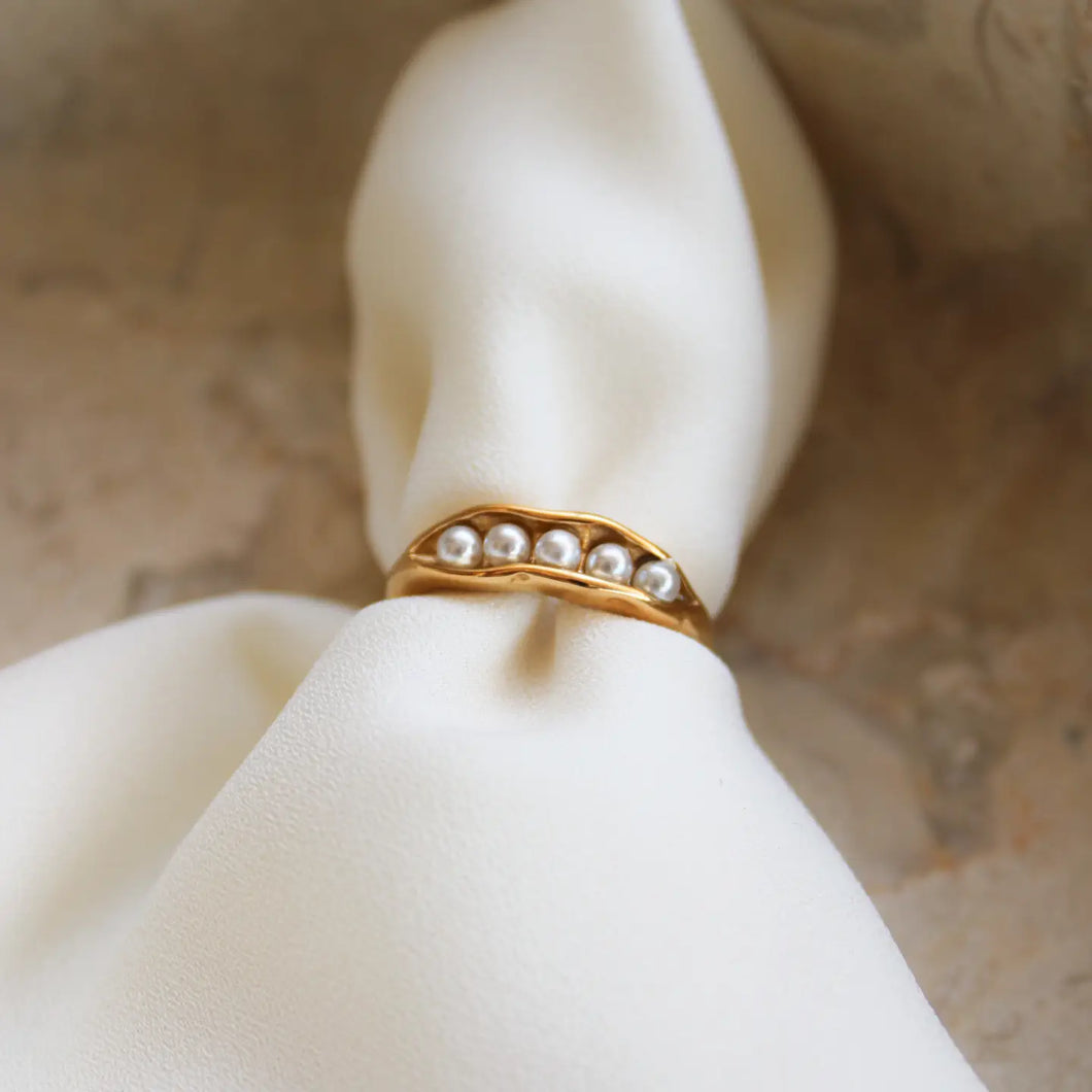 Pearl Pea Pod Ring