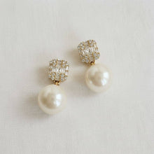 Load image into Gallery viewer, Chic Vintage Pearl Drop Earrings
