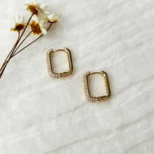 Load image into Gallery viewer, Everyday Cz Oval Hoops
