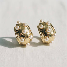 Load image into Gallery viewer, Elegant Vintage Pearl Drop Earrings
