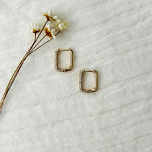Load image into Gallery viewer, Everyday Cz Oval Hoops
