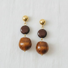 Load image into Gallery viewer, Retro Caramel Tone Stud Earrings
