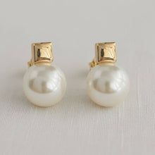 Load image into Gallery viewer, Chic High-Gloss Pearl Stud Earrings
