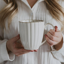 Load image into Gallery viewer, Scallop 20 oz Figural Coffee Mug [Online Only]
