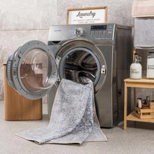 Load image into Gallery viewer, Hedda Boutique Washable Rug [Online Only]
