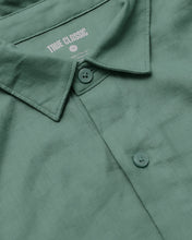Load image into Gallery viewer, Moss Short Sleeve Linen Shirt
