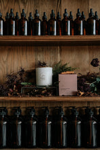 Load image into Gallery viewer, Sandalwood &amp; Cloves Gold Lid Candle w/Boutique Box
