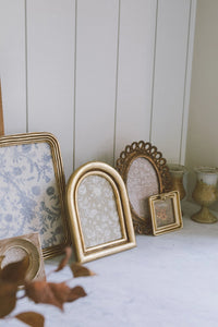 Fancy Scalloped Oval Photo Frame