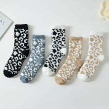 Load image into Gallery viewer, Leopard Patterned Winter Socks
