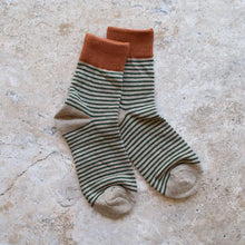 Load image into Gallery viewer, Men&#39;s 2 Toned Stripe Socks
